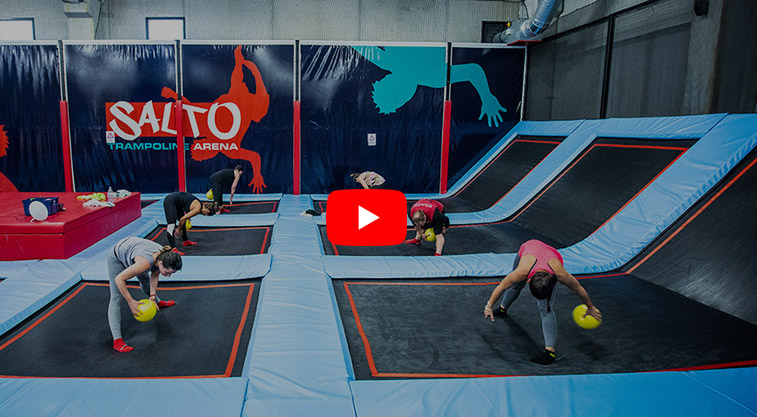 Cours de fitness sur trampoline