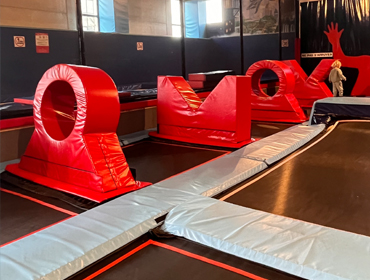 zone-obstaccles zone-obstacles-salto trampoline arena