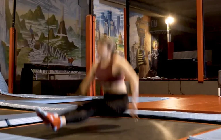 Cours de fitness sur des trampolines