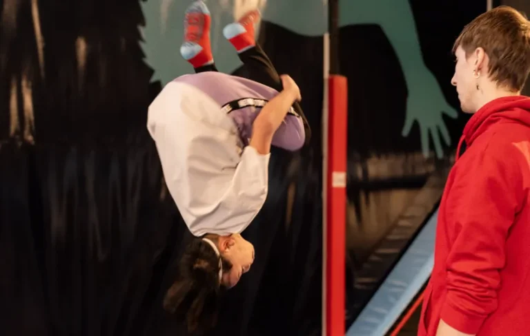 Salto sur un trampoline