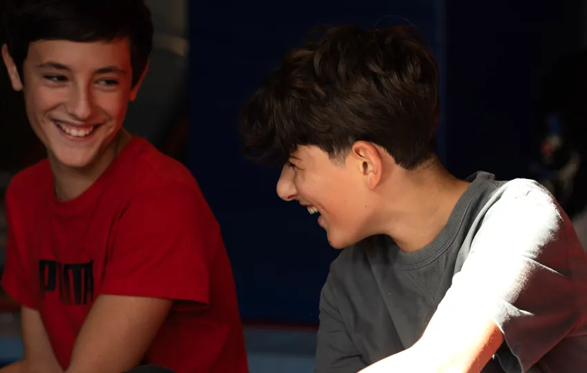 Enfants qui rigolent dans le trampoline park des Alpes-Maritimes