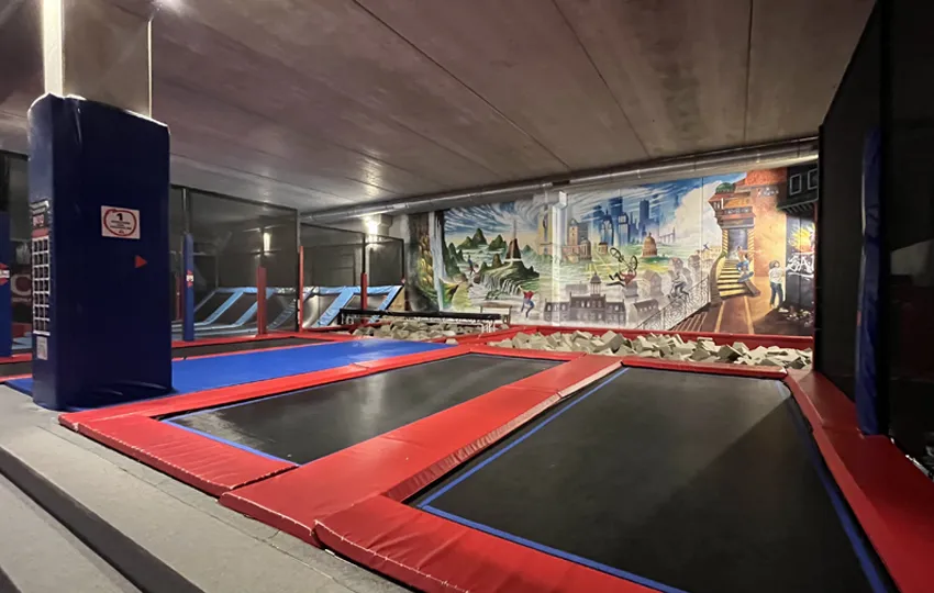 Zone XL et bac à mousse de Salto Trampoline Indoor