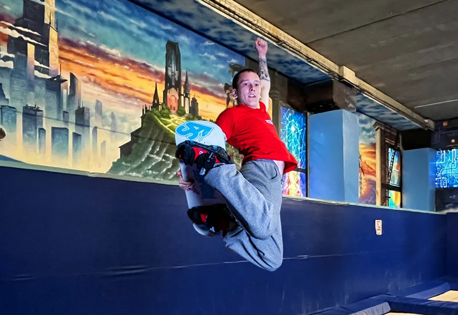 Le bounceboard de Salto Trampoline Indoor
