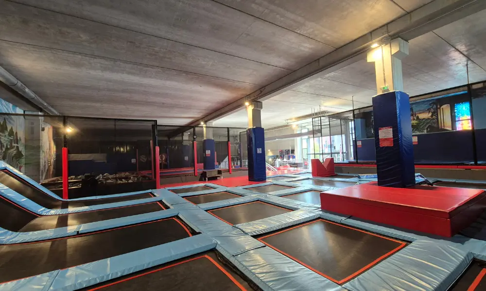 Inclusion personne en situation de handicap dans un trampoline park