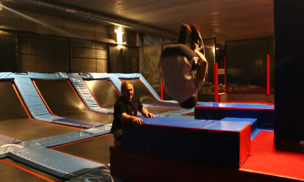 Cours de trampoline : la figure du Salto